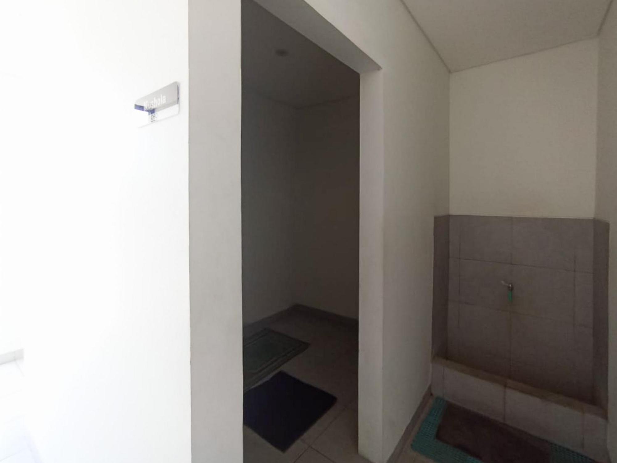 Ofo Kost Premium Kampung Inggris Pare Syariah Mitra Reddoorz Hotel Exterior photo