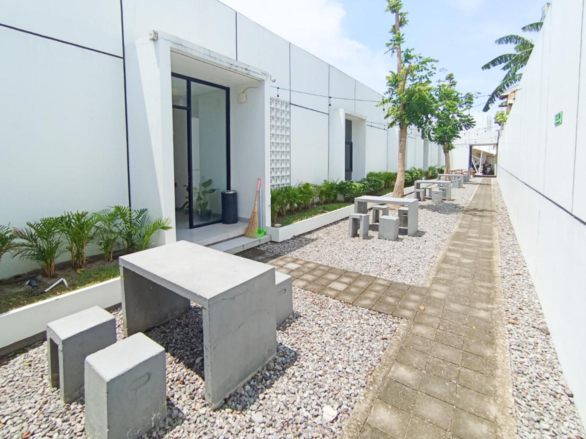 Ofo Kost Premium Kampung Inggris Pare Syariah Mitra Reddoorz Hotel Exterior photo